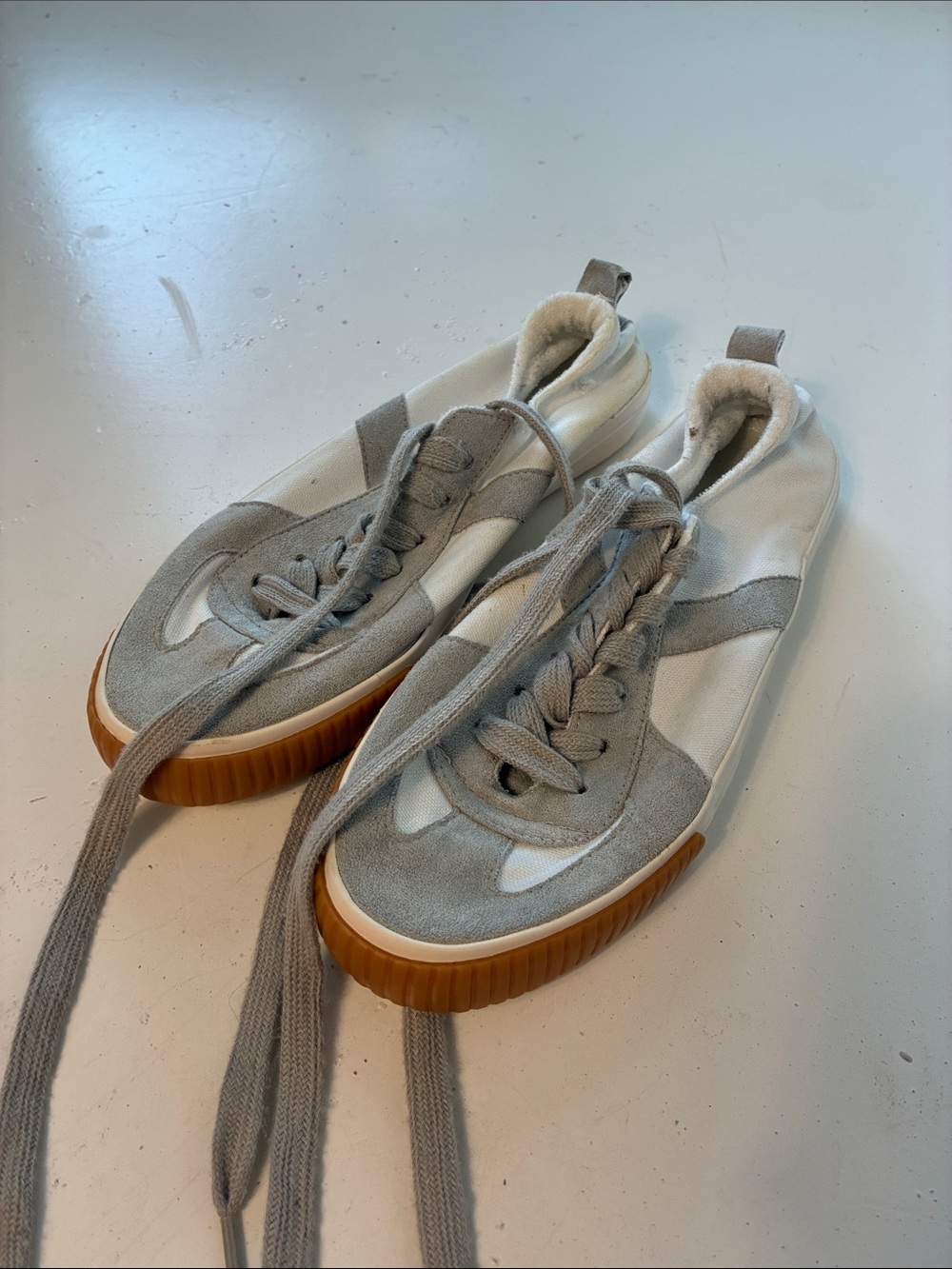 Maurices Sz 8 White and Gray Tie Up Sneakers